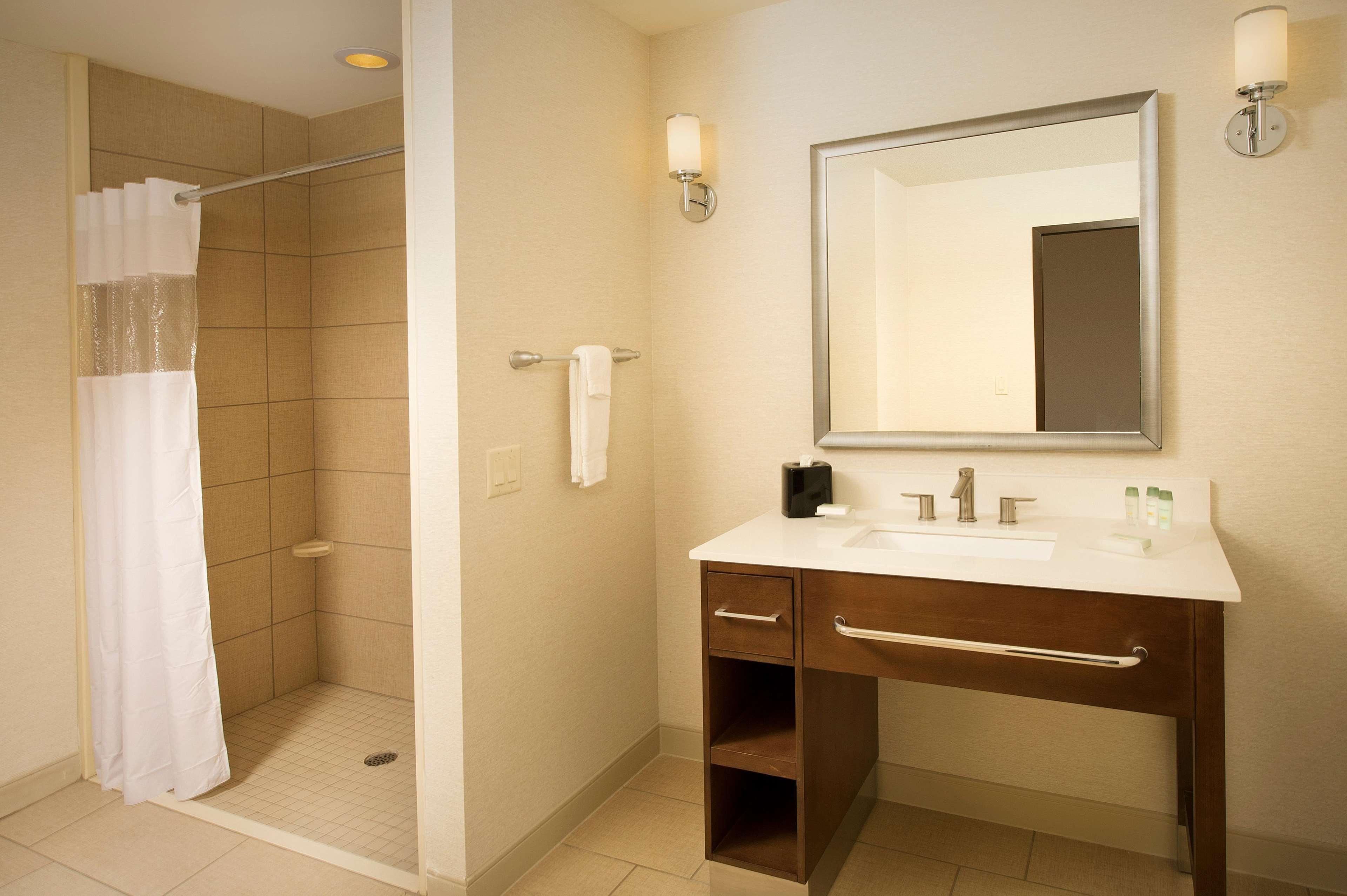 โฮมวูด สวีท บาย ฮิลตัน มิดแลนด์ Hotel ภายนอก รูปภาพ