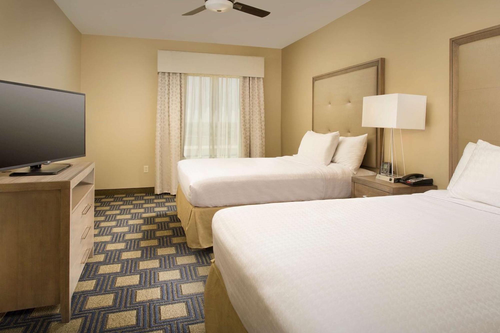 โฮมวูด สวีท บาย ฮิลตัน มิดแลนด์ Hotel ภายนอก รูปภาพ