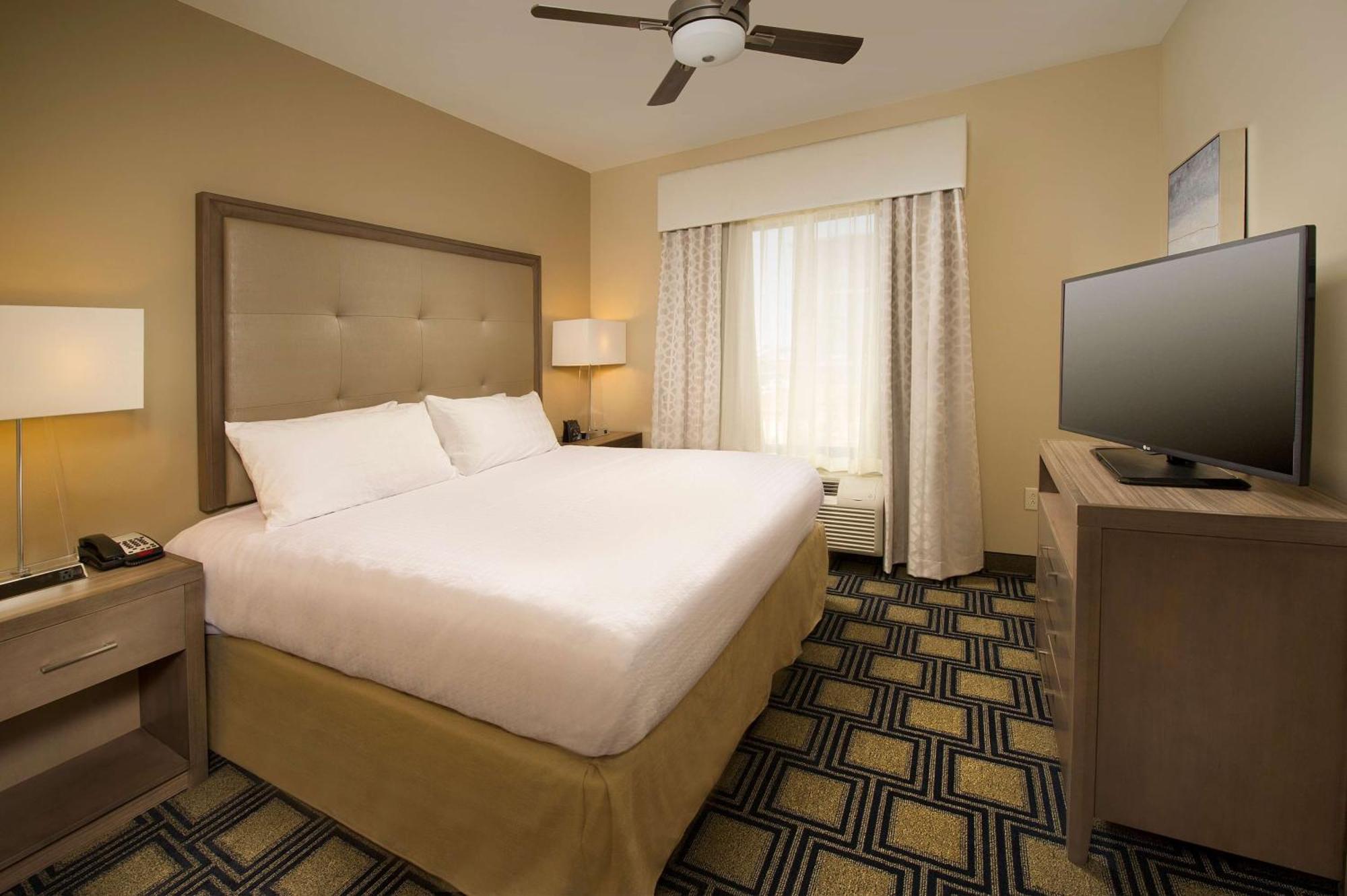 โฮมวูด สวีท บาย ฮิลตัน มิดแลนด์ Hotel ภายนอก รูปภาพ